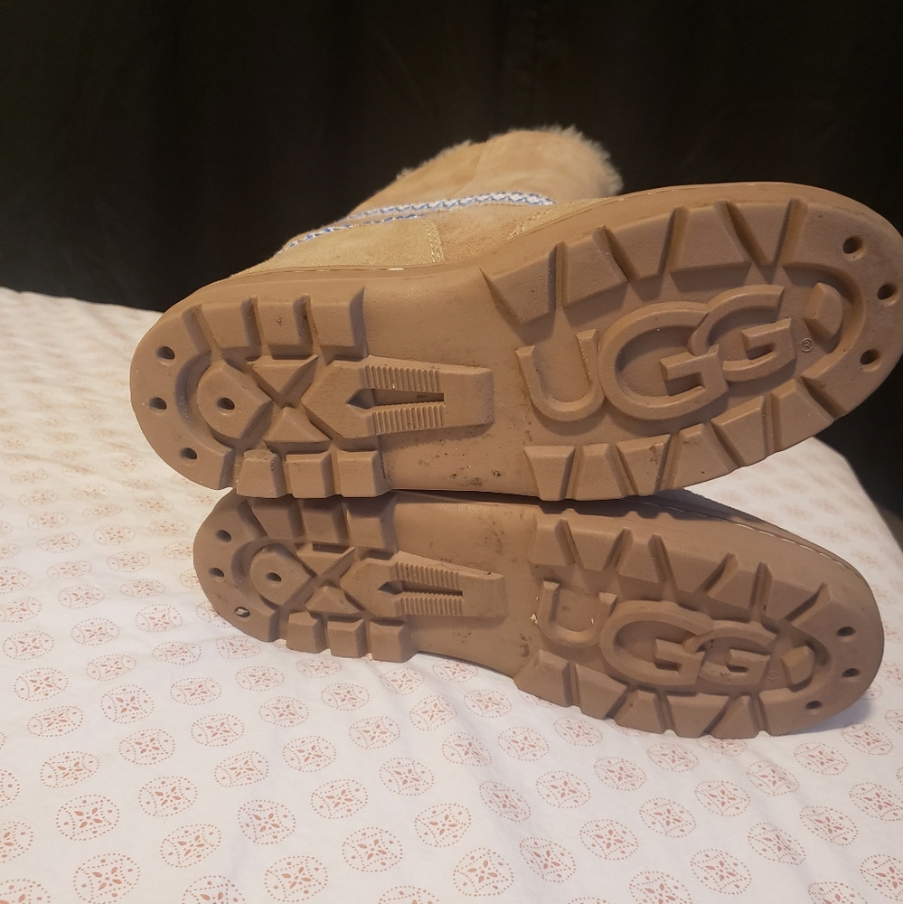 Uggs women boots size 8 medium